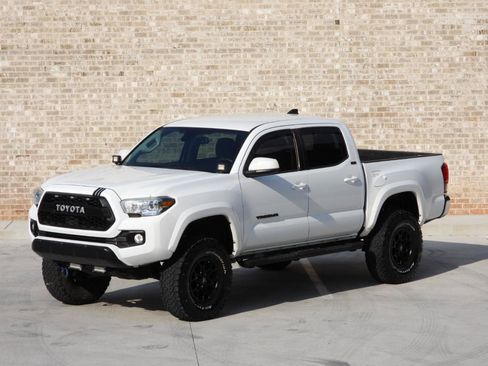 Used 2021 Toyota Tacoma SR5 RWD image 29