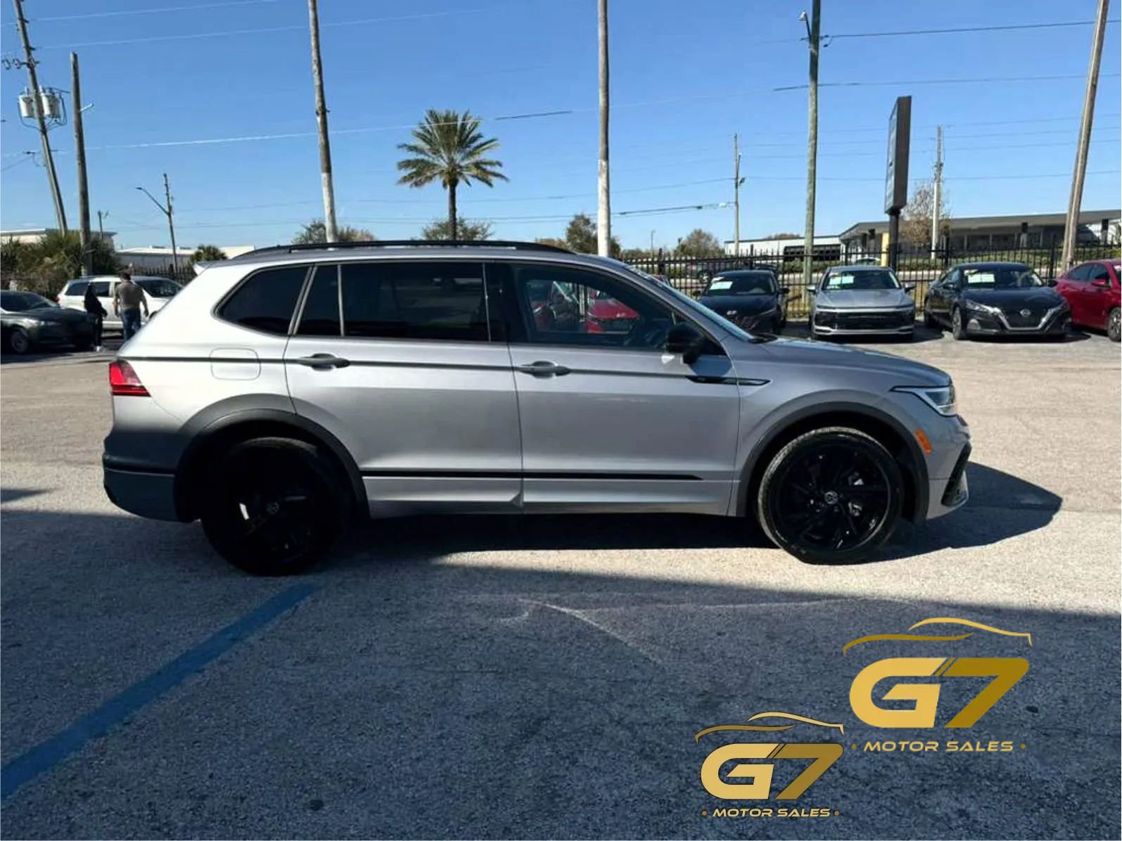 Used 2023 Volkswagen Tiguan SE R-Line FWD image 4