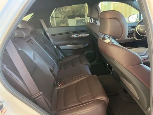 Used 2022 Genesis GV70 2.5T w/ Advanced Package image 39