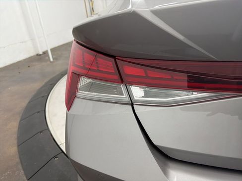 Used 2023 Hyundai Elantra Limited image 12