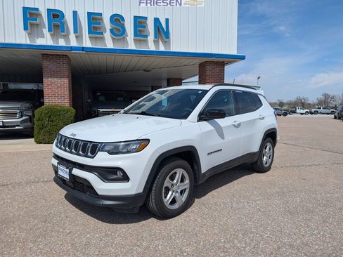 Used 2023 Jeep Compass Latitude w/ Convenience Group AWD/4WD image 1