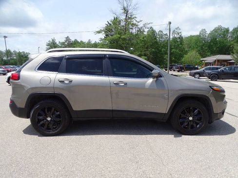 Used 2017 Jeep Cherokee Limited w/ Safetytec Group AWD/4WD image 43