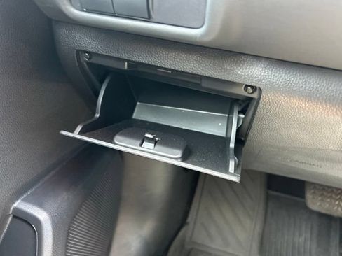 Used 2022 Toyota Highlander L FWD image 19