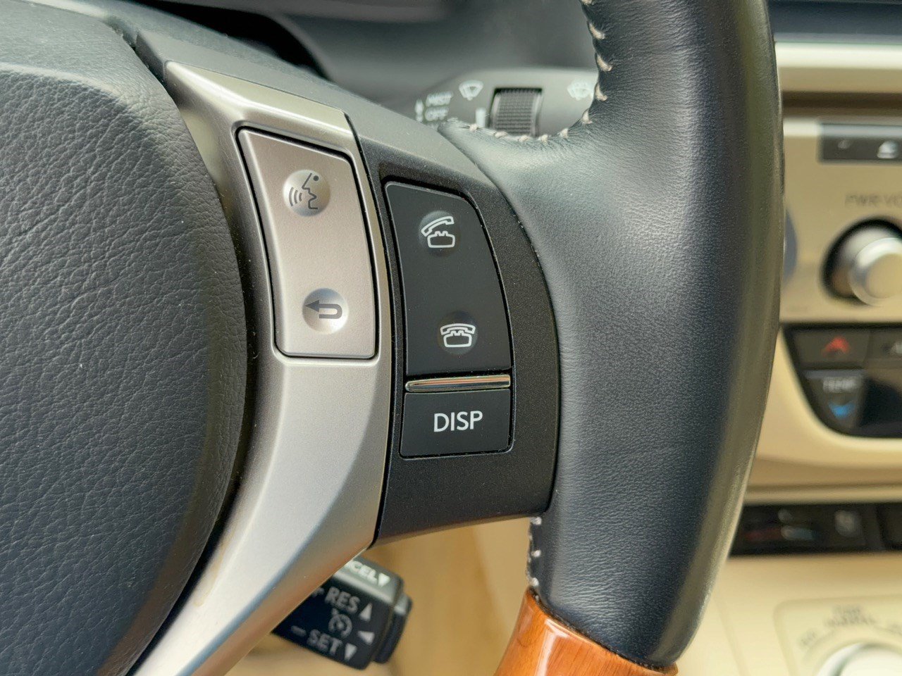 Used 2013 Lexus ES 300h w/ Luxury Pkg FWD image 19