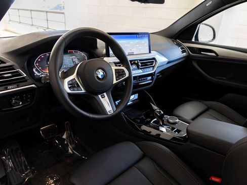 Certified 2025 BMW X4 xDrive30i image 15