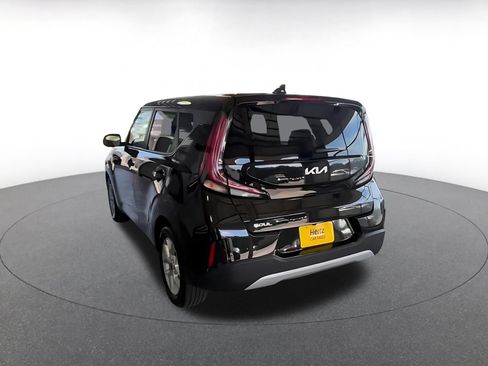 Used 2025 Kia Soul LX w/ LX Technology Package FWD image 11