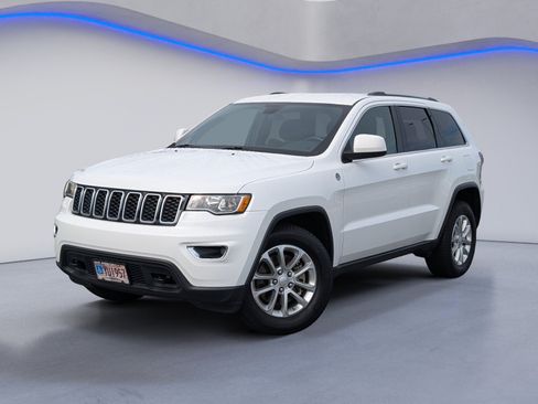 Used 2021 Jeep Grand Cherokee Laredo AWD/4WD image 2