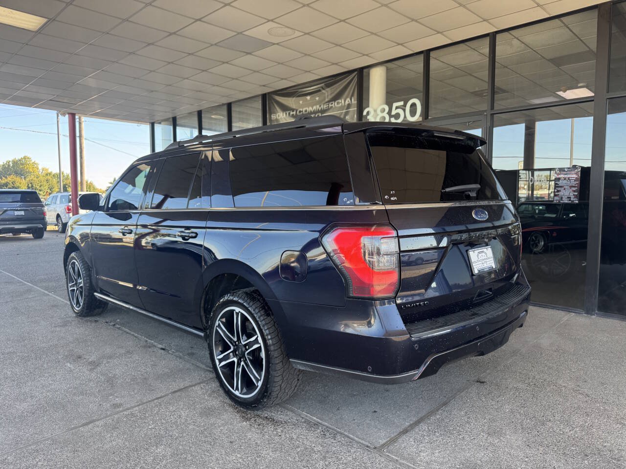 Used 2021 Ford Expedition Max Limited AWD/4WD image 2