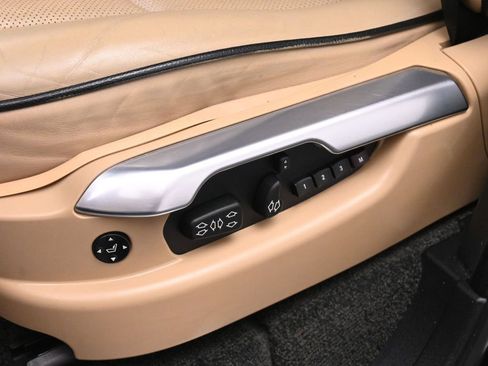 Used 2011 Land Rover Range Rover HSE LUX image 14