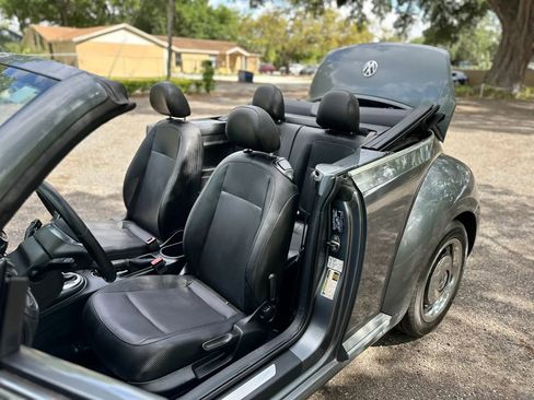 Used 2013 Volkswagen Beetle 2.5 FWD image 4