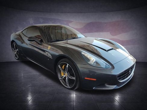 Used 2014 Ferrari California RWD image 7