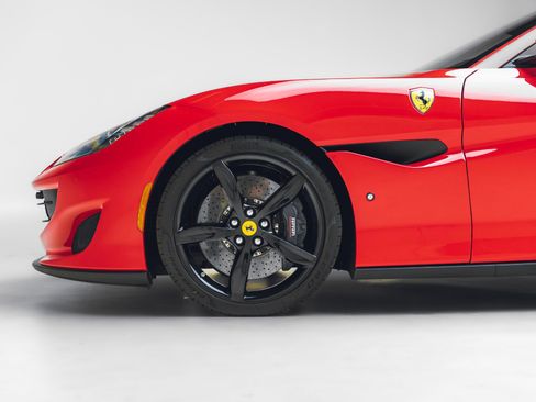 Used 2019 Ferrari Portofino RWD image 13