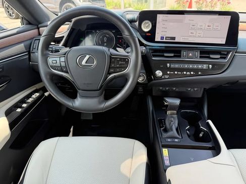 Used 2024 Lexus ES 300h w/ Premium Package FWD image 8