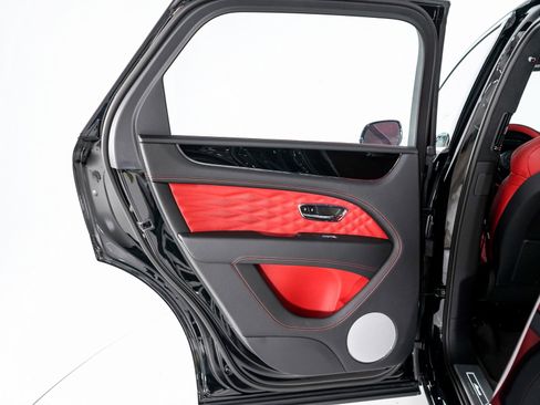 New 2025 Bentley Bentayga image 21