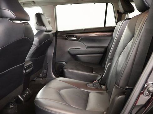 Used 2023 Toyota Highlander Limited image 30