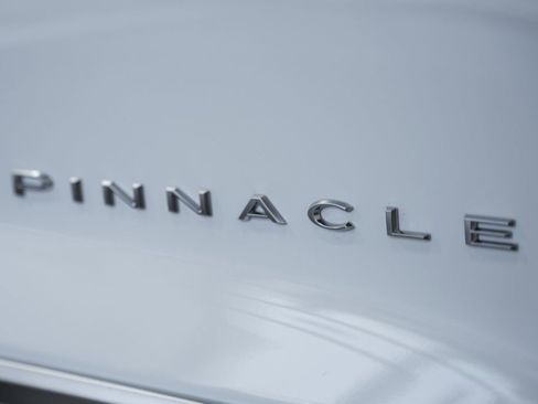 New 2026 Chrysler Pacifica Pinnacle image 18