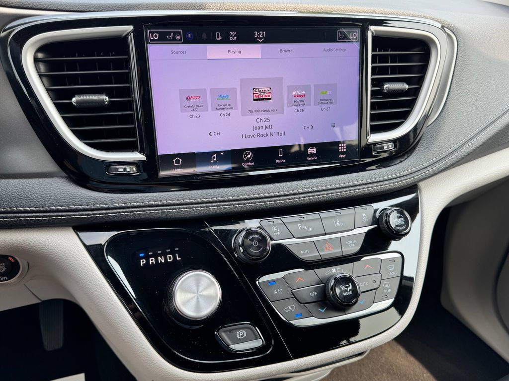 Used 2023 Chrysler Pacifica Touring-L AWD/4WD image 23