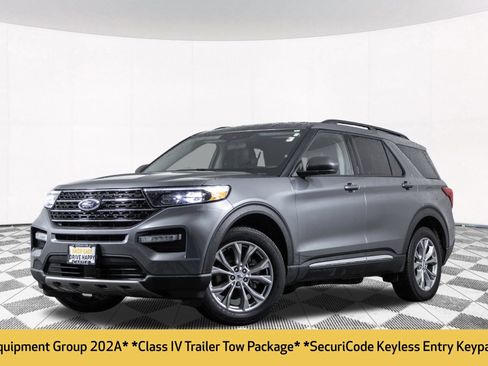 Used 2023 Ford Explorer XLT w/ Equipment Group 202A AWD/4WD image 2