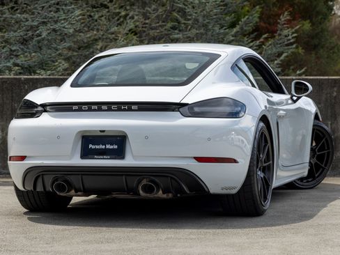Used 2021 Porsche 718 Cayman GTS RWD image 11