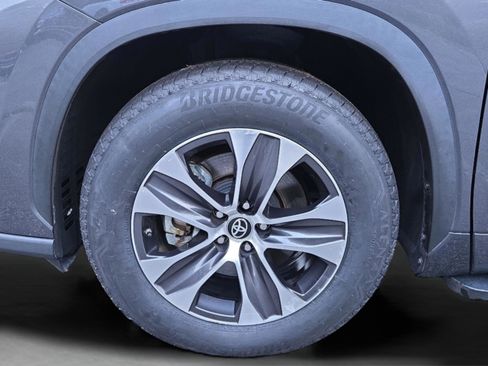 Certified 2023 Toyota Highlander XLE image 34