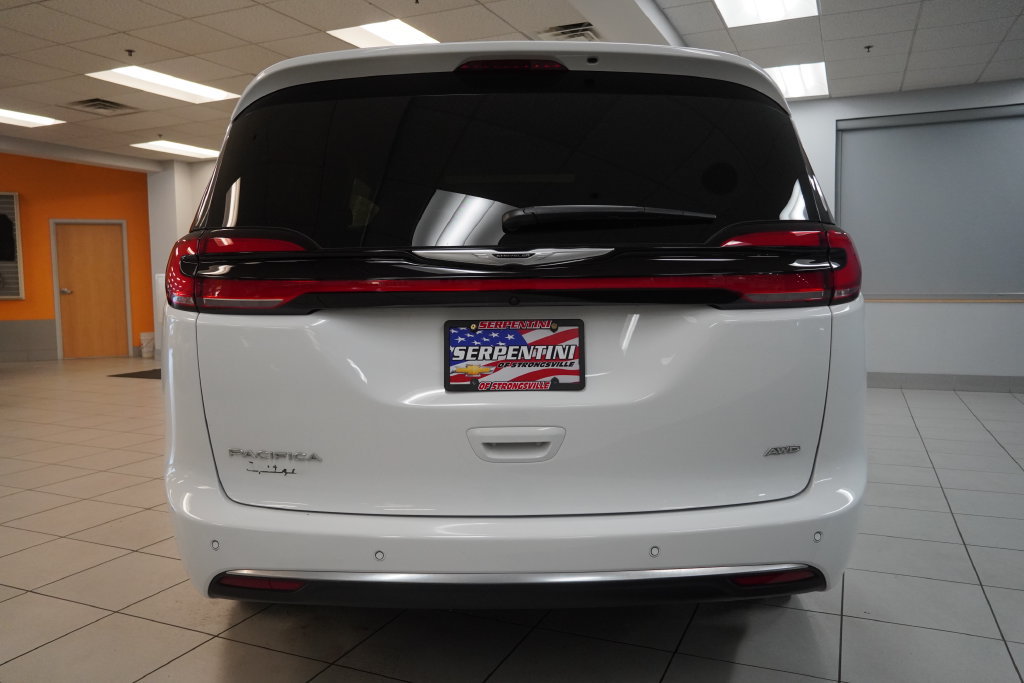 Used 2025 Chrysler Pacifica Pinnacle AWD/4WD image 18