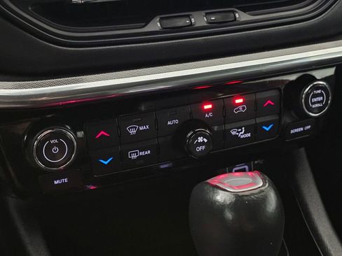 Used 2023 Jeep Compass Limited image 30