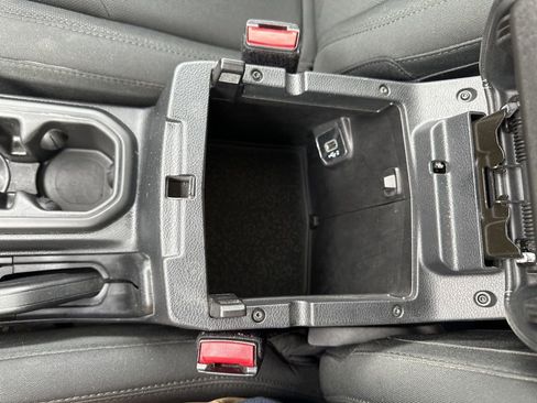 Used 2021 Jeep Wrangler Unlimited Sahara w/ Uconnect 4C Nav & Sound Group AWD/4WD image 24