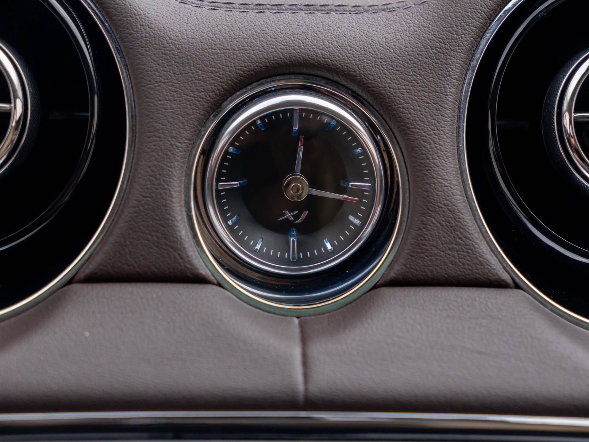 Used 2015 Jaguar XJ AWD image 30