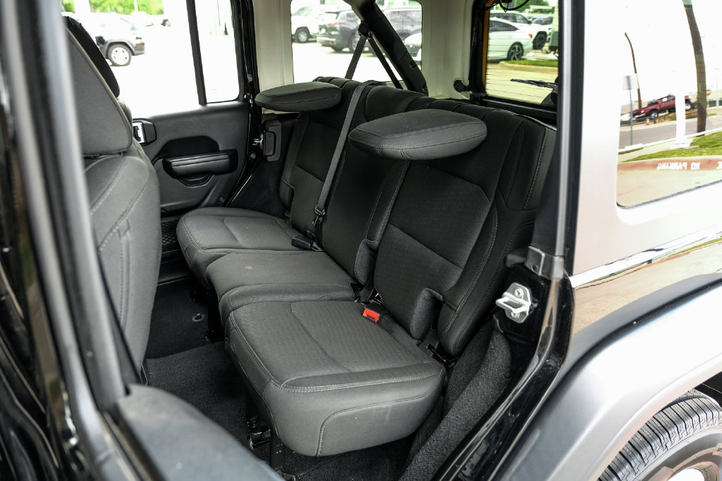 Used 2021 Jeep Wrangler Unlimited Sport AWD/4WD image 50