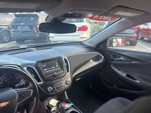 Used 2018 Chevrolet Malibu LS FWD image 17