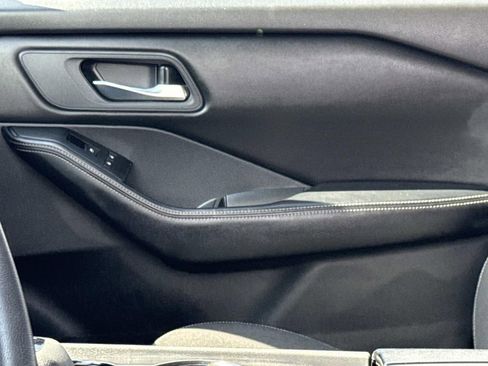 Certified 2024 Nissan Rogue SV FWD image 23