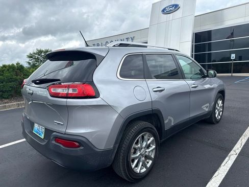 Used 2015 Jeep Cherokee Latitude FWD image 8