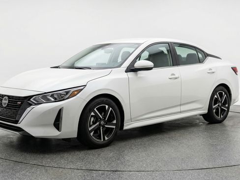 Used 2025 Nissan Sentra SV image 3