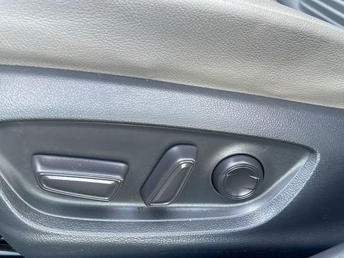 Used 2018 Toyota Camry SE image 18