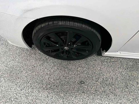 Used 2017 Nissan Sentra SR w/ SR Midnight Edition FWD image 42