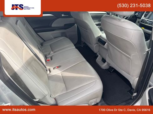 Used 2019 Toyota Highlander XLE image 12