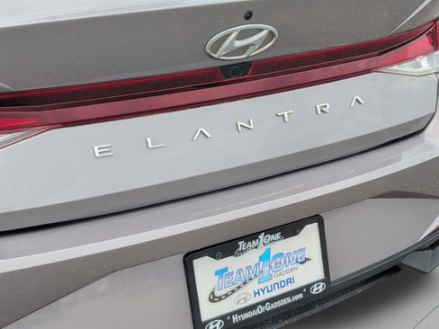 Used 2023 Hyundai Elantra SEL w/ Preferred Accessory Package FWD image 41