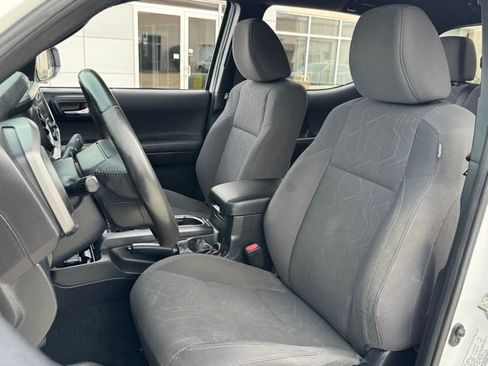 Used 2018 Toyota Tacoma TRD Sport image 33