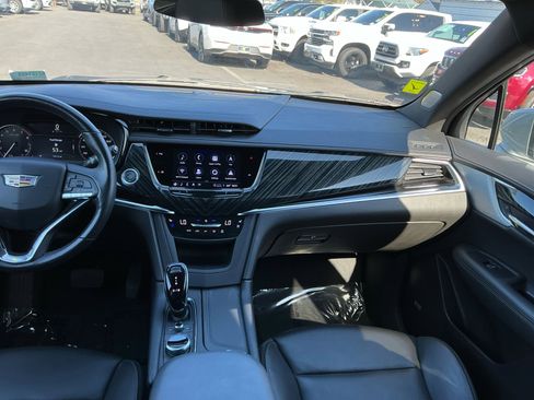 Used 2025 Cadillac XT6 Premium Luxury FWD image 16