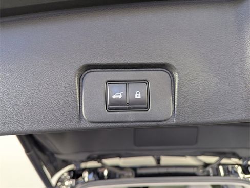 Used 2021 Nissan Rogue SL image 33