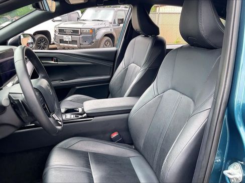 Used 2025 Toyota Camry XSE FWD image 8