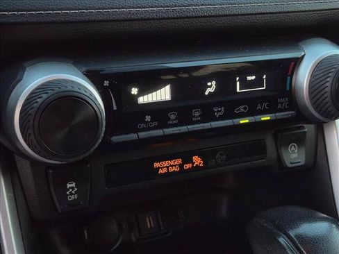 Used 2021 Toyota RAV4 LE AWD/4WD image 20
