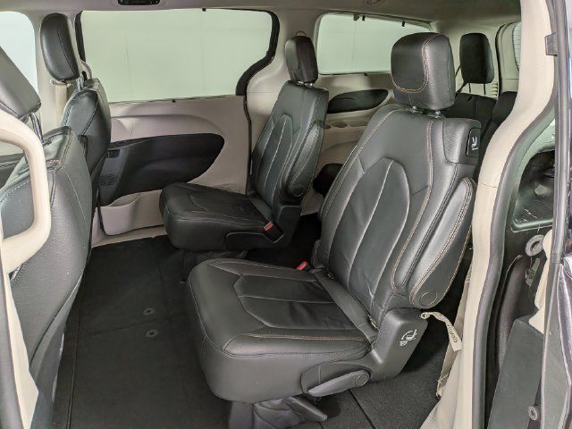 Used 2017 Chrysler Pacifica Touring-L FWD image 25