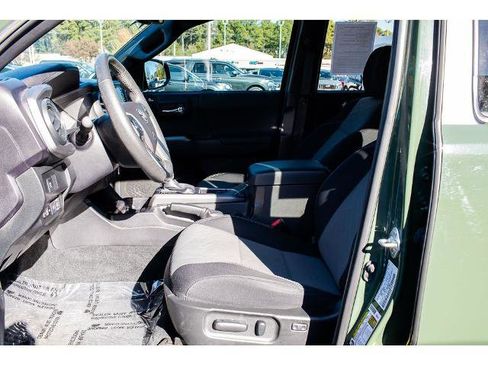 Used 2021 Toyota Tacoma TRD Off-Road image 18