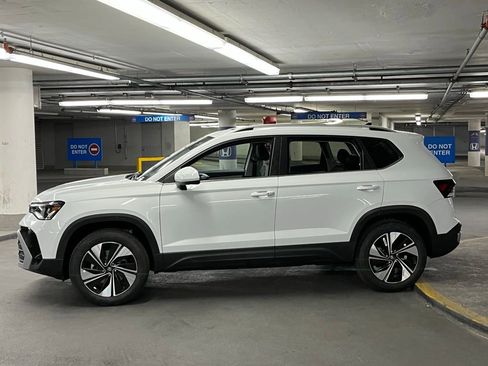 New 2025 Volkswagen Taos SE image 32