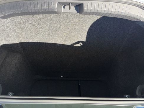 Used 2024 Volkswagen Jetta SE w/ Panoramic Sunroof Package image 11