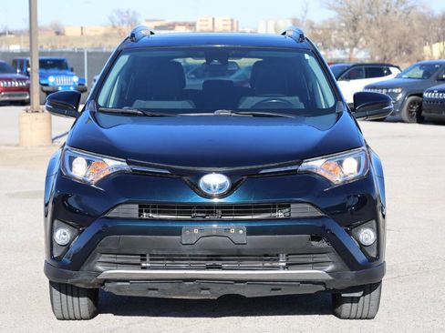 Used 2018 Toyota RAV4 XLE image 2