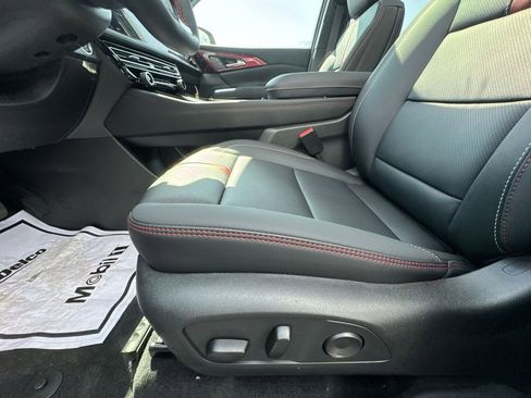 New 2026 Chevrolet Traverse RS image 12