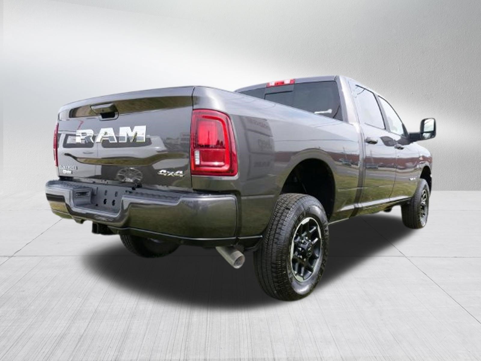 Used 2025 RAM 2500 Laramie AWD/4WD image 3