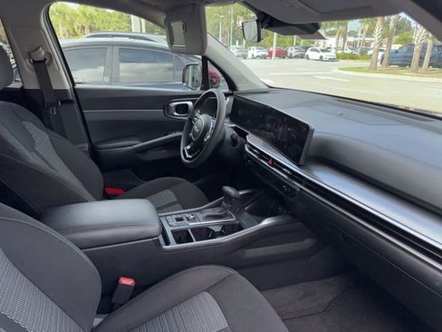 Used 2025 Kia Sorento LX FWD image 3